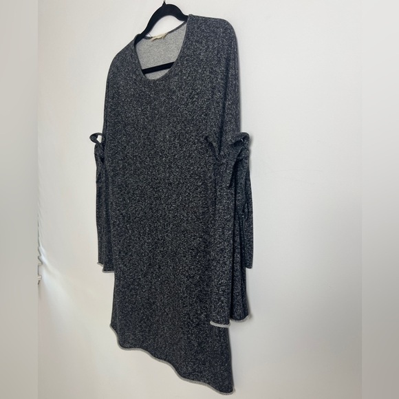 Altar'd State Gray Lightweight Sweatshirt Knit Split Bell Sleeve Shift Dress M - Picture 3 of 10